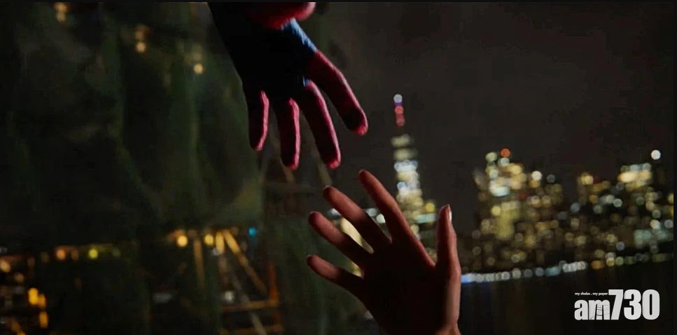 MJ墮樓一幕,似在呼應安德魯加菲爾德版本的《蜘蛛俠》。