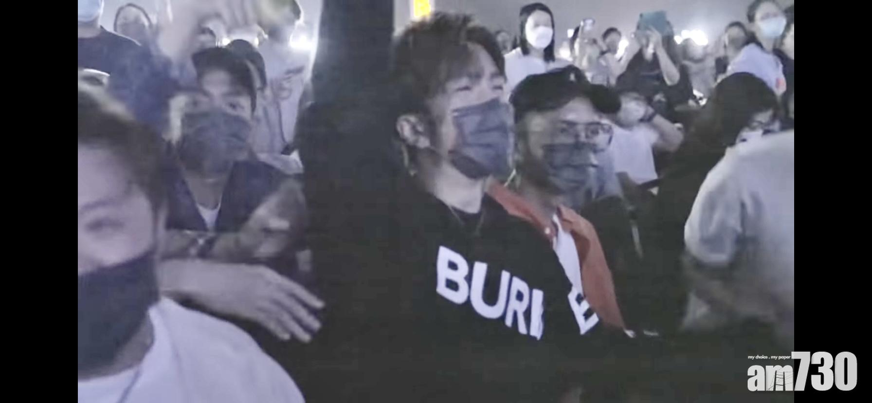 Anson Lo在拉闊音樂會聽到姜濤演唱他的歌,表現興奮。