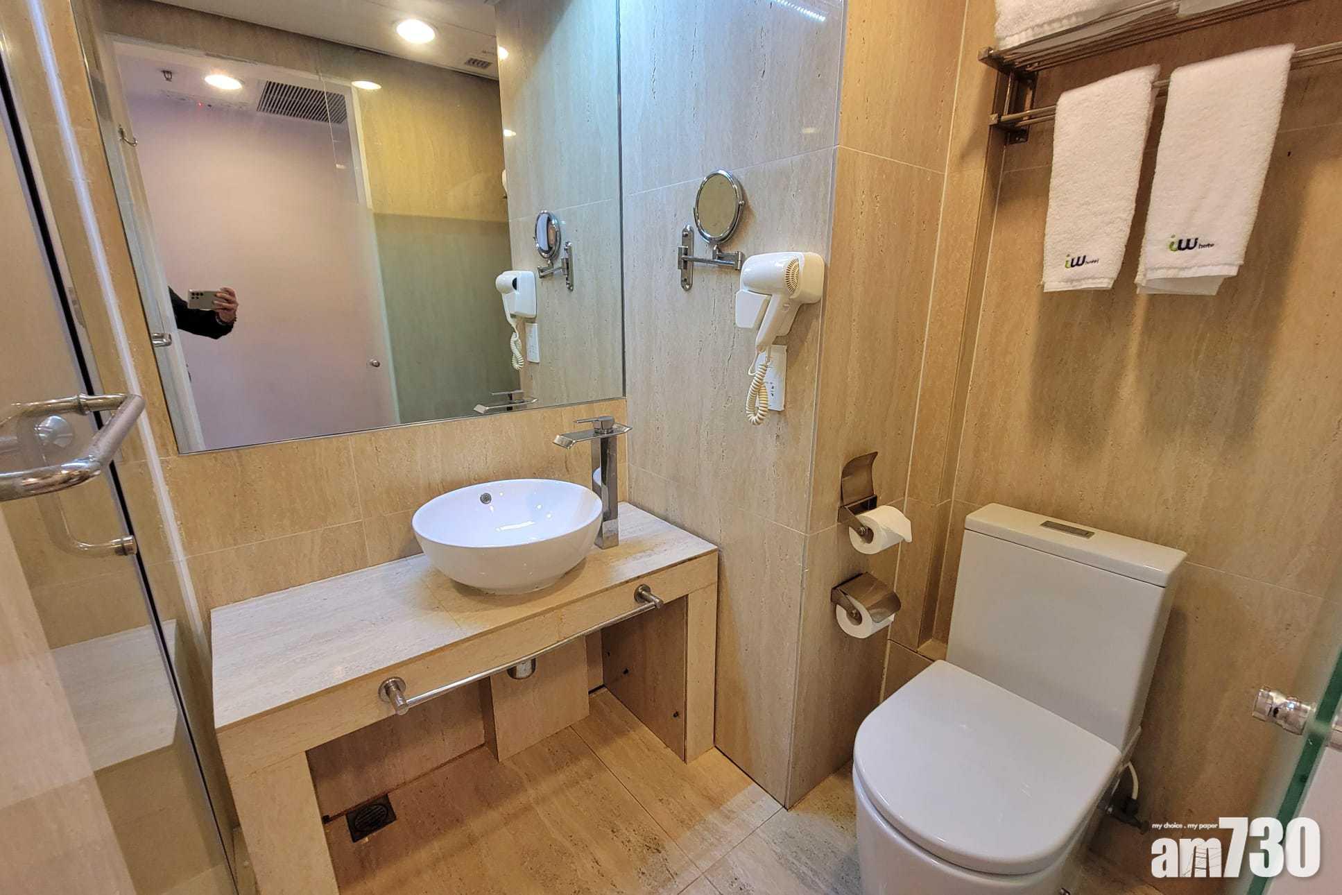 「德薈」每間房有獨立廁所。(莊振邦攝)