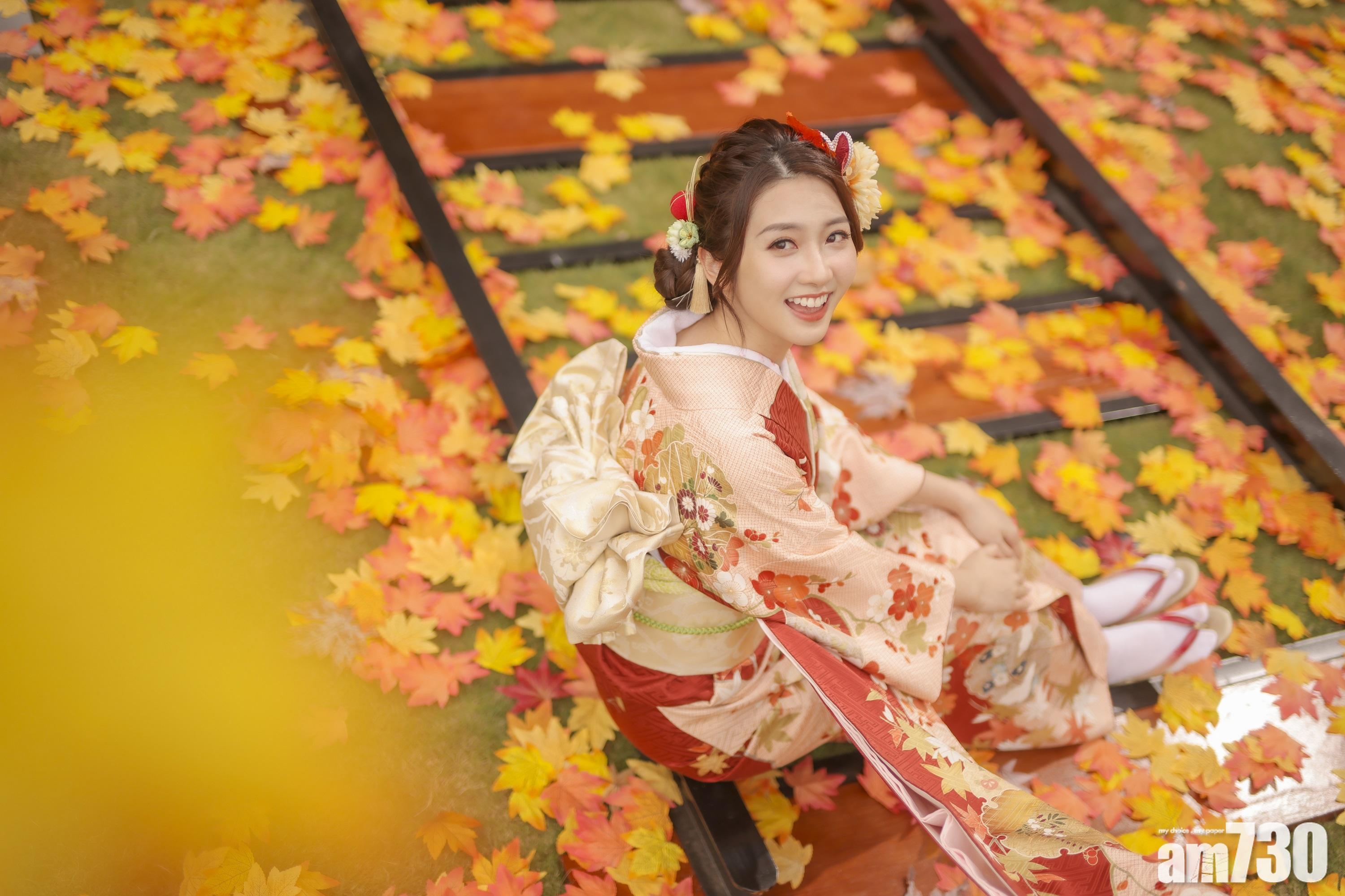 一定要坐在路軌上自拍!