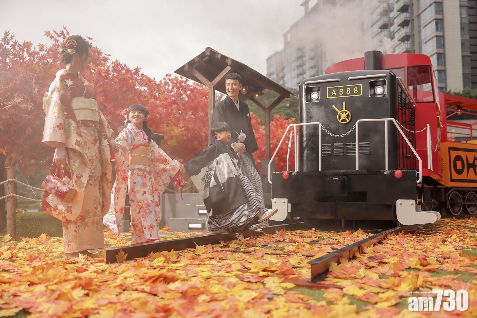 火車頭將定時響按及釋出仿真蒸氣。