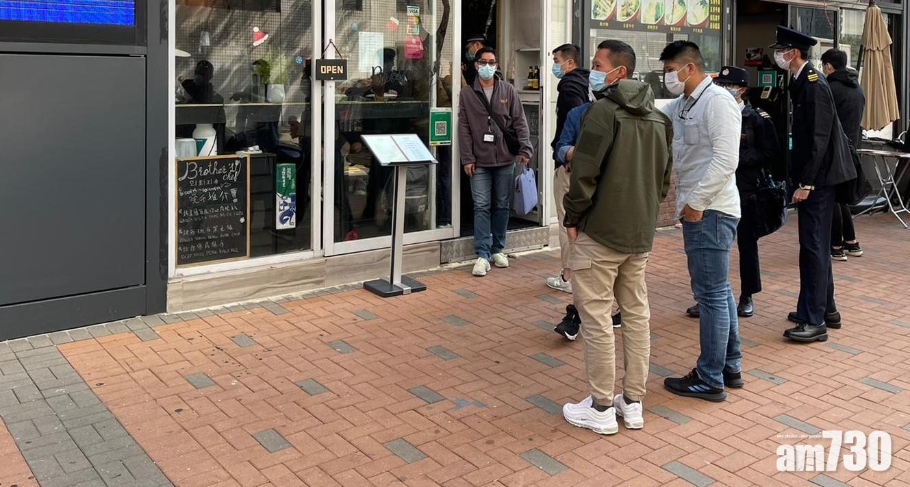 警方今日聯同食環署趁午飯時段突擊巡查沙田區多間食肆及娛樂場所。(警方提供)