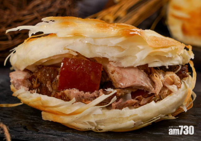 潼關肉夾饃是陝西傳統小食,有「中式漢堡包」之稱。(互聯網)