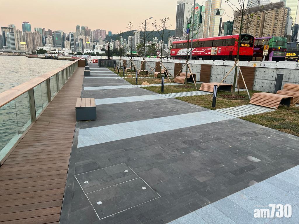 灣仔渡輪碼頭旁的「渡輪碼頭畔主題區」今日進一步開放。(政府新聞處)