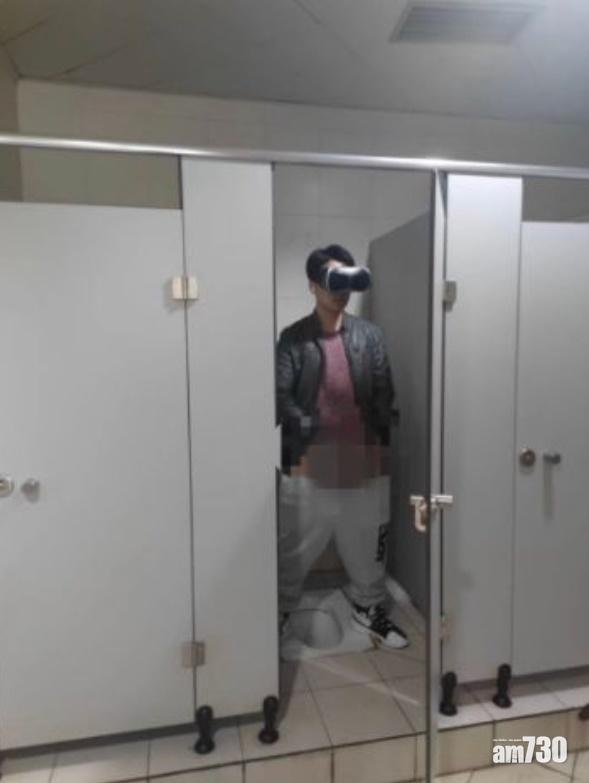 置身元宇宙?四川大學男生廁所戴VR睇AV無閂門。(網上圖片)