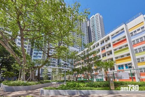 邨內廣泛地應用了零灌溉系統,為邨內居民提供綠化空間和休憩設施。