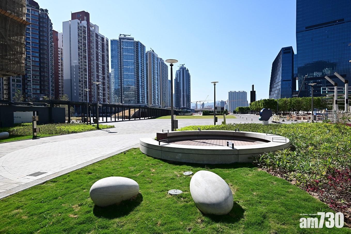 當局指,廣場和公園位於啟德市中心,廣植花木,是市民休憩和舒展身心的好去處。