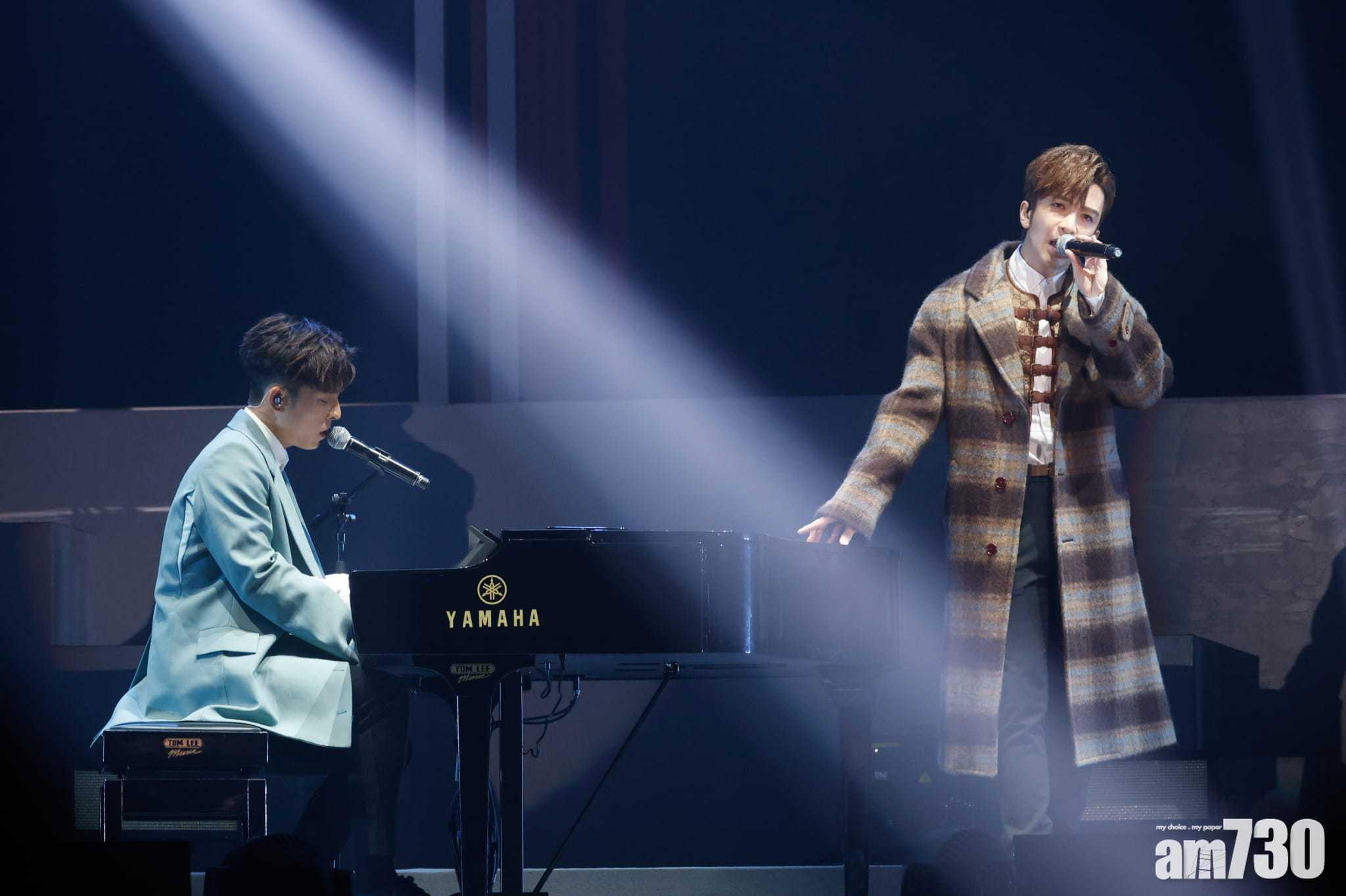 「登神」CP合體彈唱《So Bad》,令粉絲尖叫。