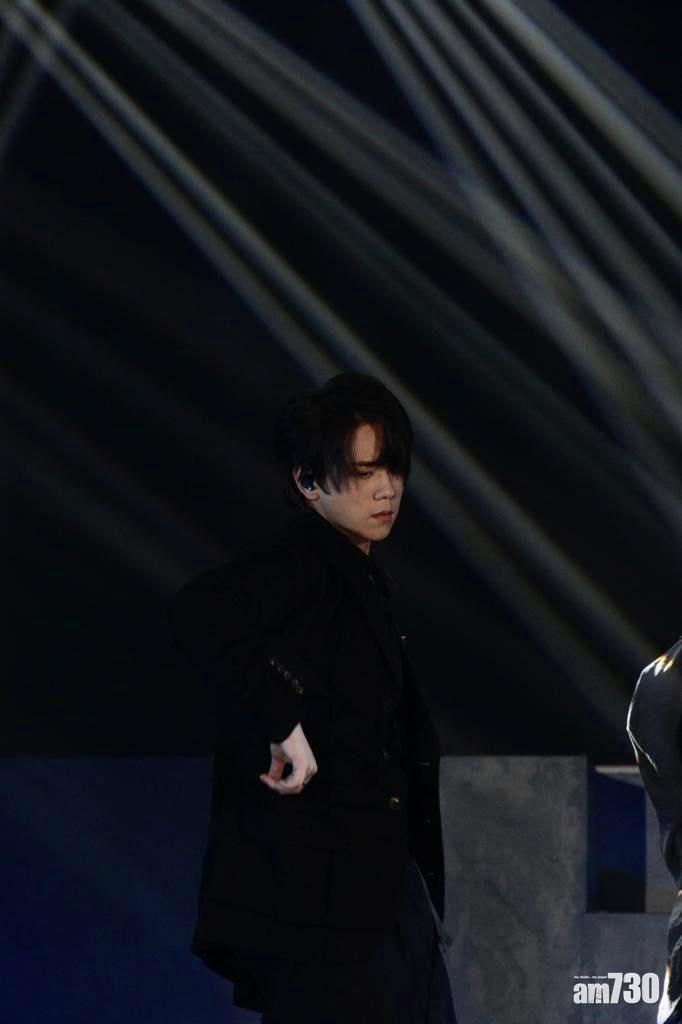 姜濤請粉絲大合唱。(劉韻瑩攝)