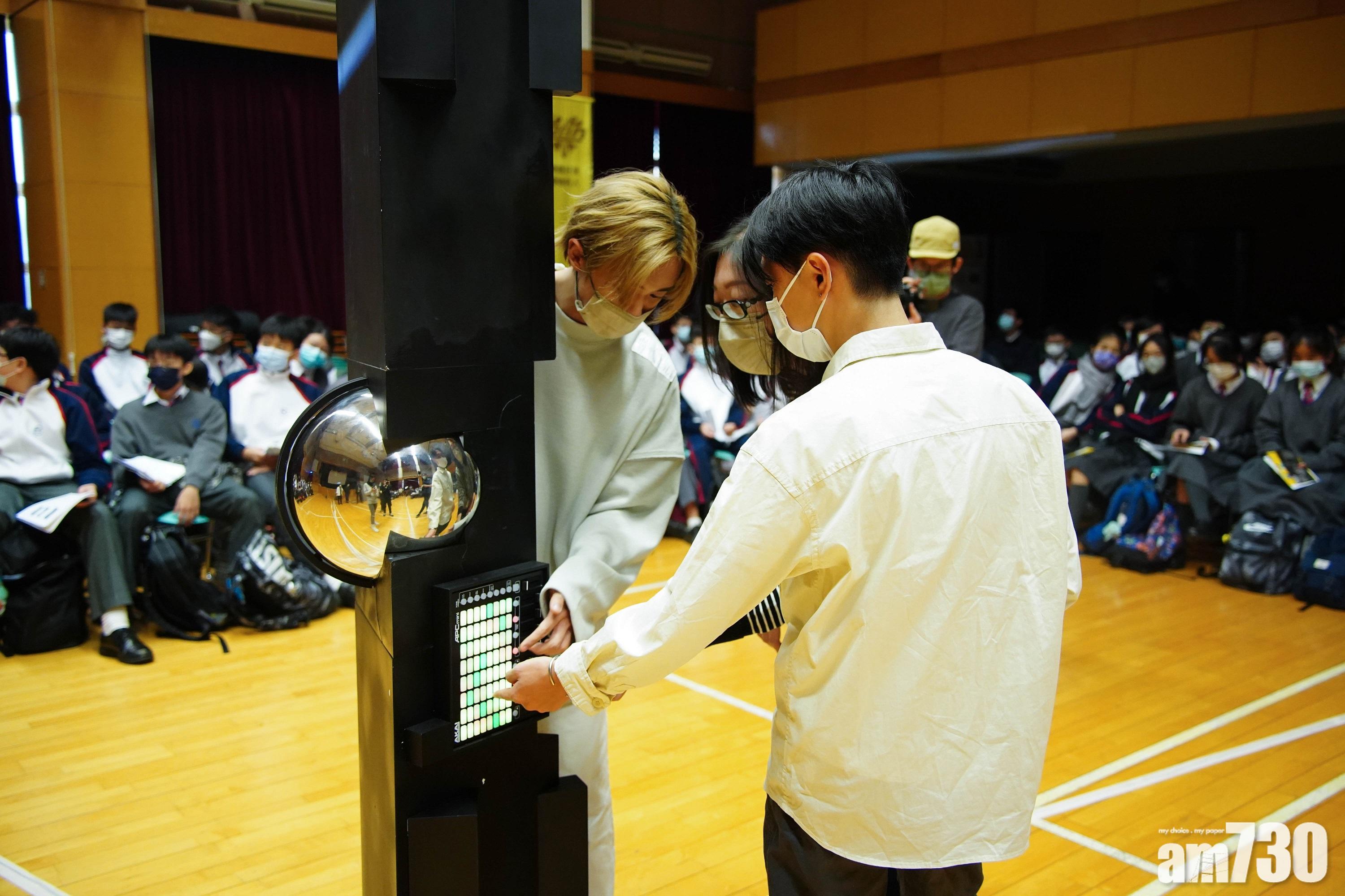 zeno耐心向學生講解。