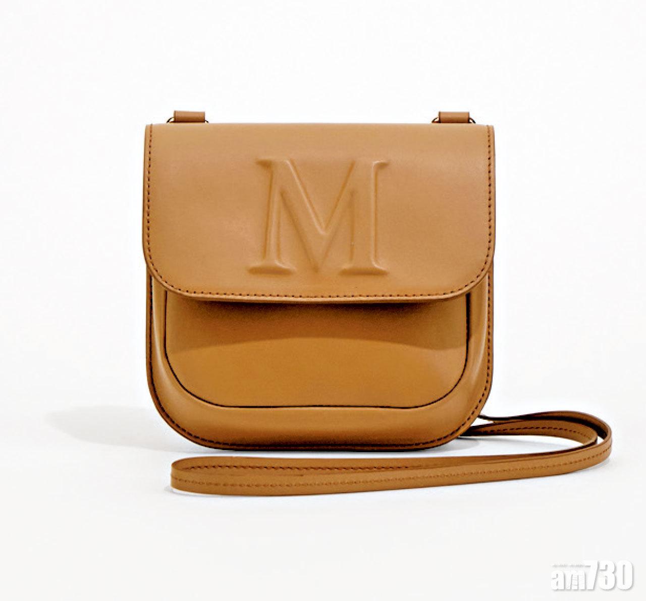 奶茶色皮革小方包 $4,380 (f)