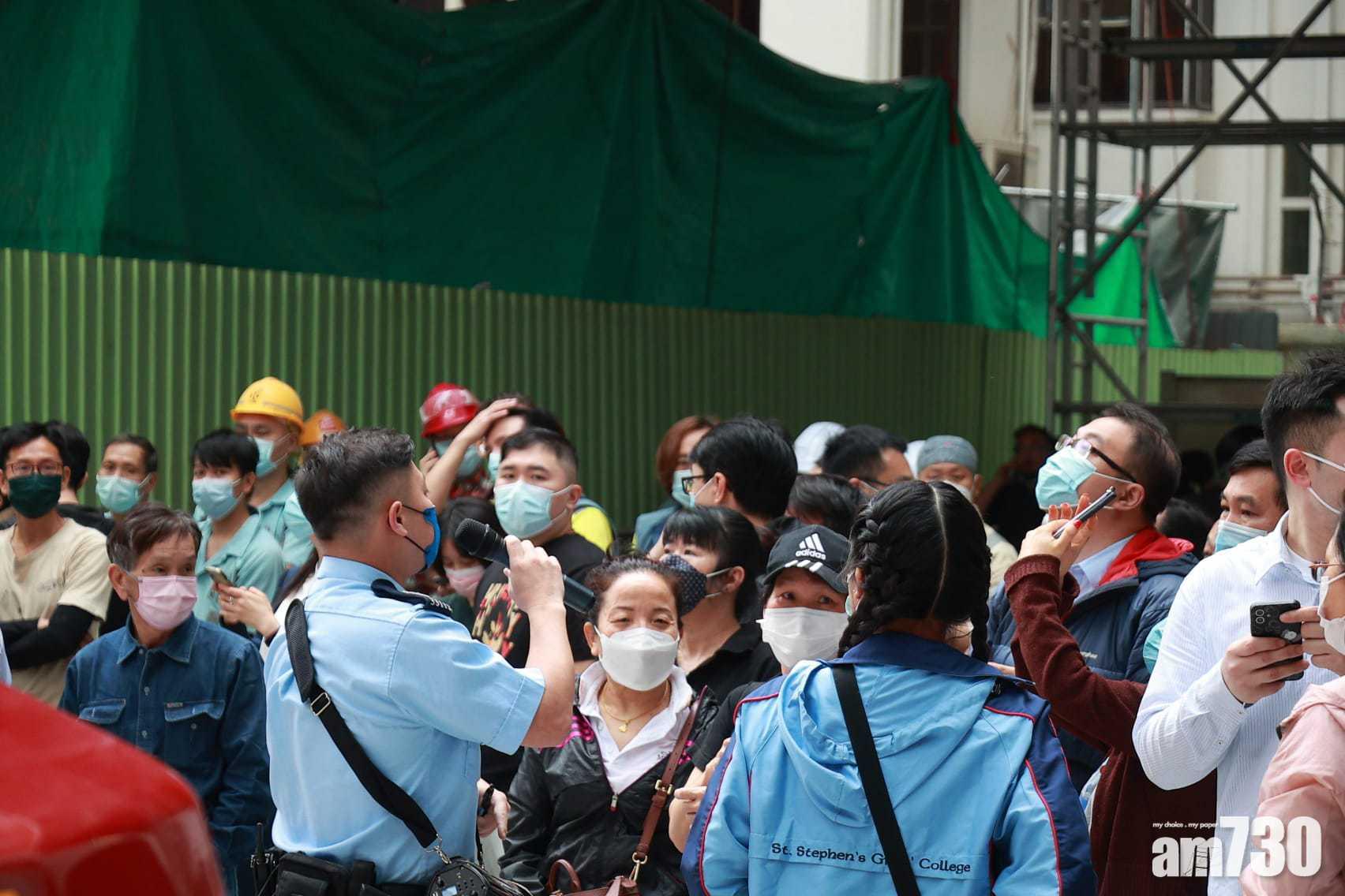 警方封鎖謝斐道和東角道。(莊振邦攝)
