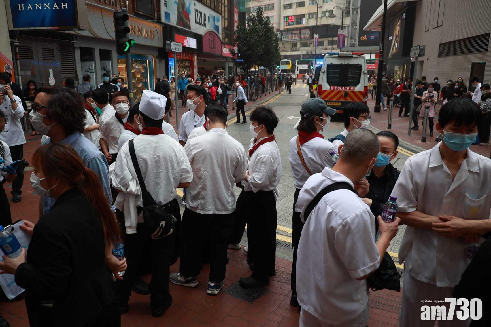 警方封鎖謝斐道和東角道。(莊振邦攝)