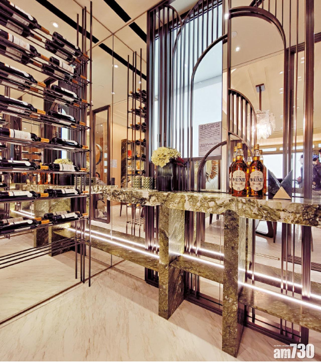 設計師將儲物房配置成小酒窖。