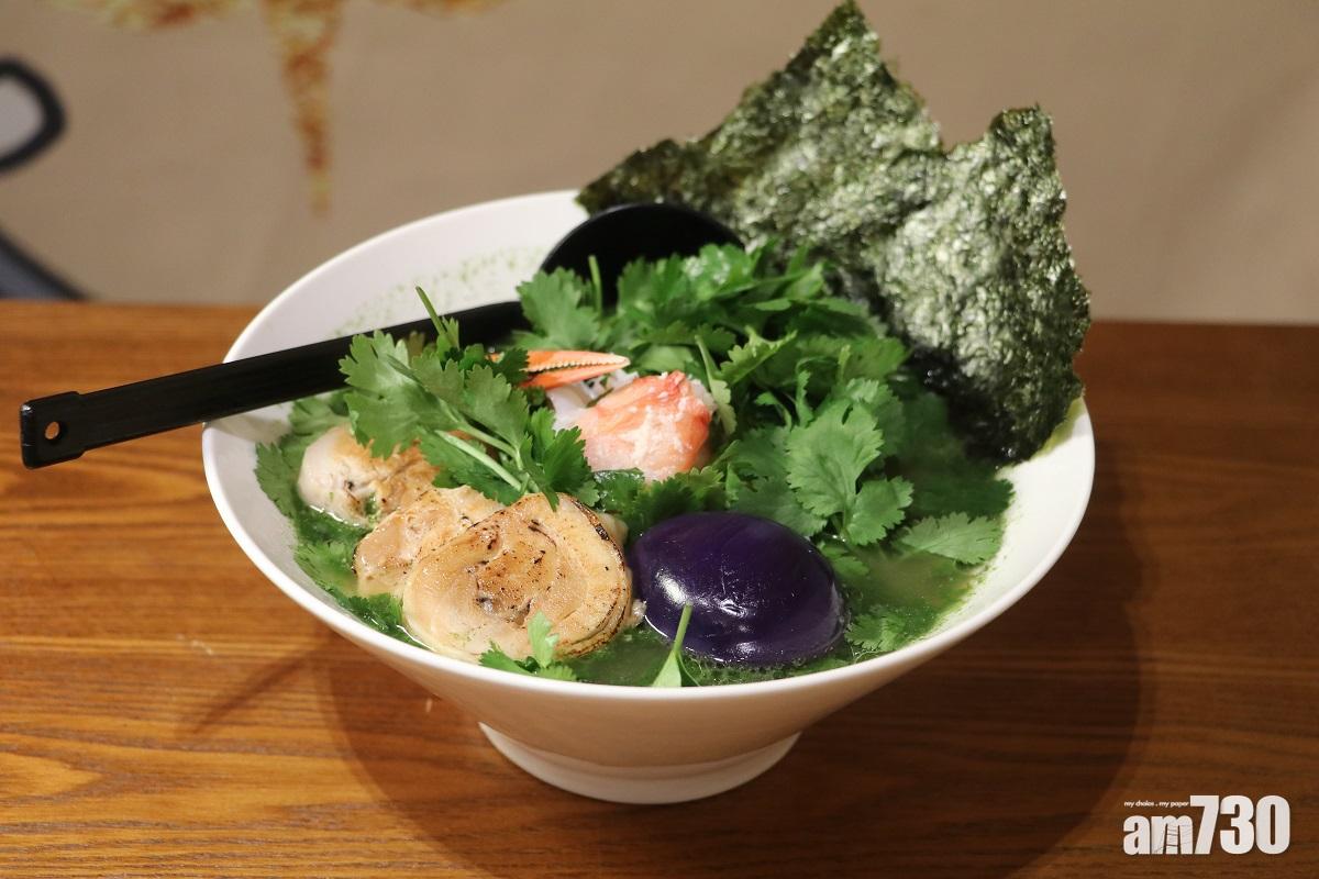 期間限定的芫荽濃雞湯拉麵 ($98)。