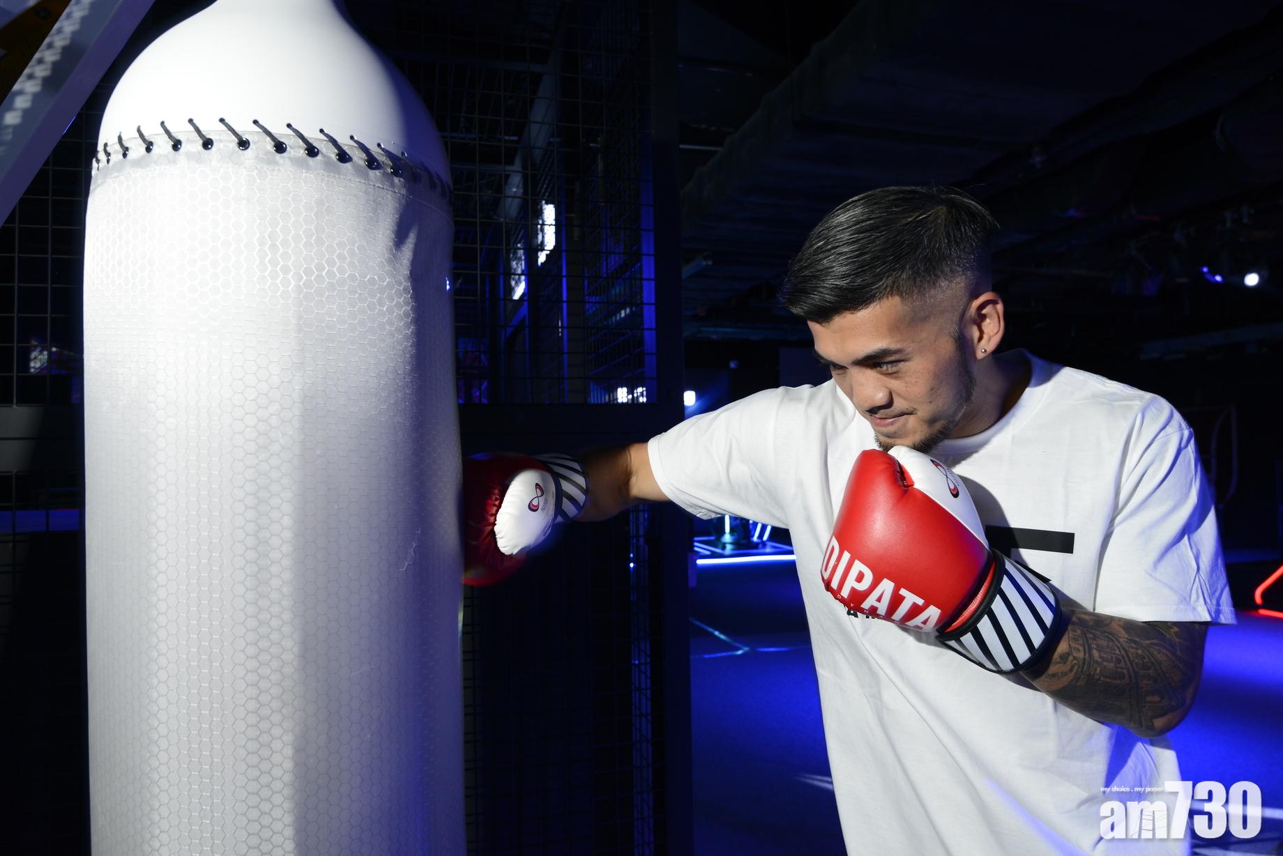 參加者需迅
速出拳打擊隨機出現的目標,極
考大家的反應、速度、力度及準成
度。