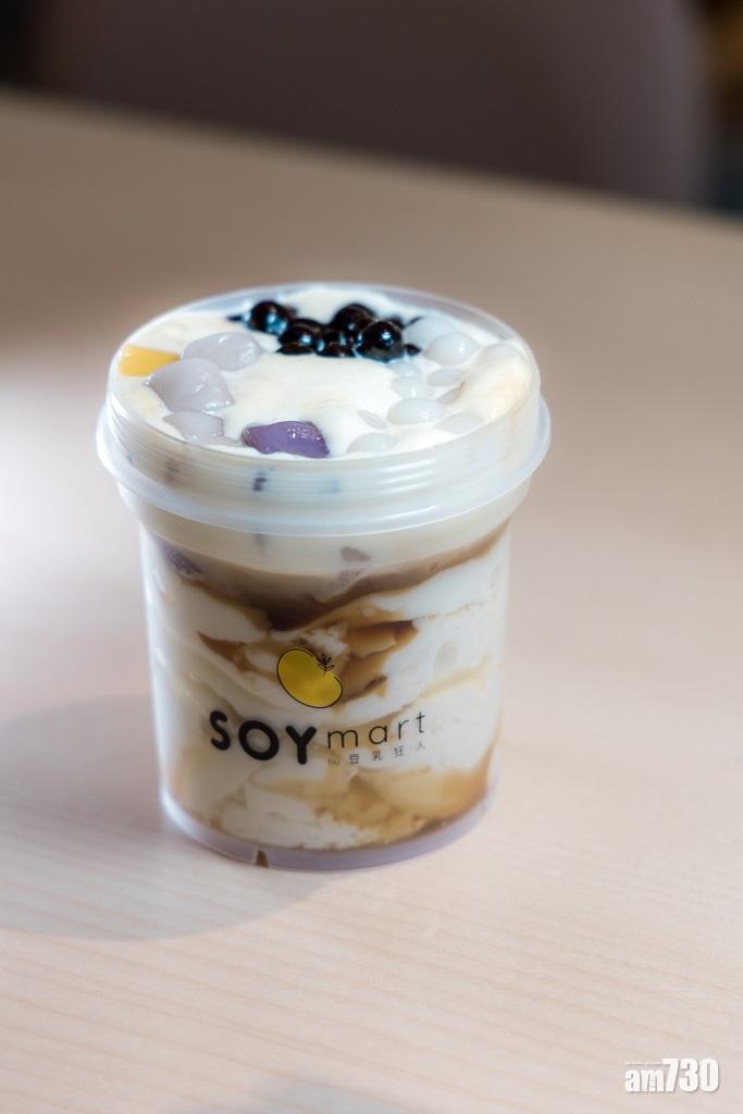 超煙韌豆花($42),店家在濃郁豆香的豆腐花裡頭加入珍珠、芋圓和小丸子,表面倒滿芝士奶蓋,賣相豐盛。