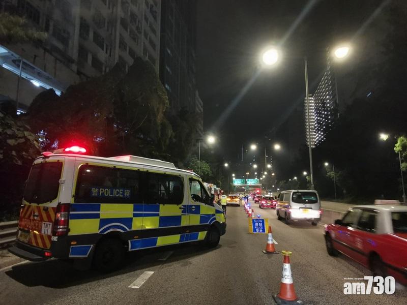 警方在平安夜和聖誕夜一連兩天打擊藥駕及酒駕,期間截查逾千車輛拘捕17人。(警方圖片)