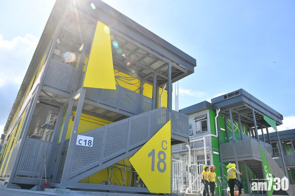 3名初步確診患者均於竹篙灣檢疫中心確診。(資料圖片)