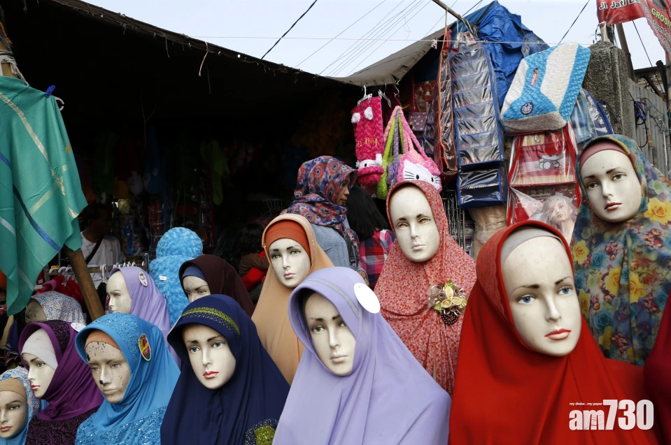 塔利班下令店舖假人公仔一律「斬頭」。(互聯網)