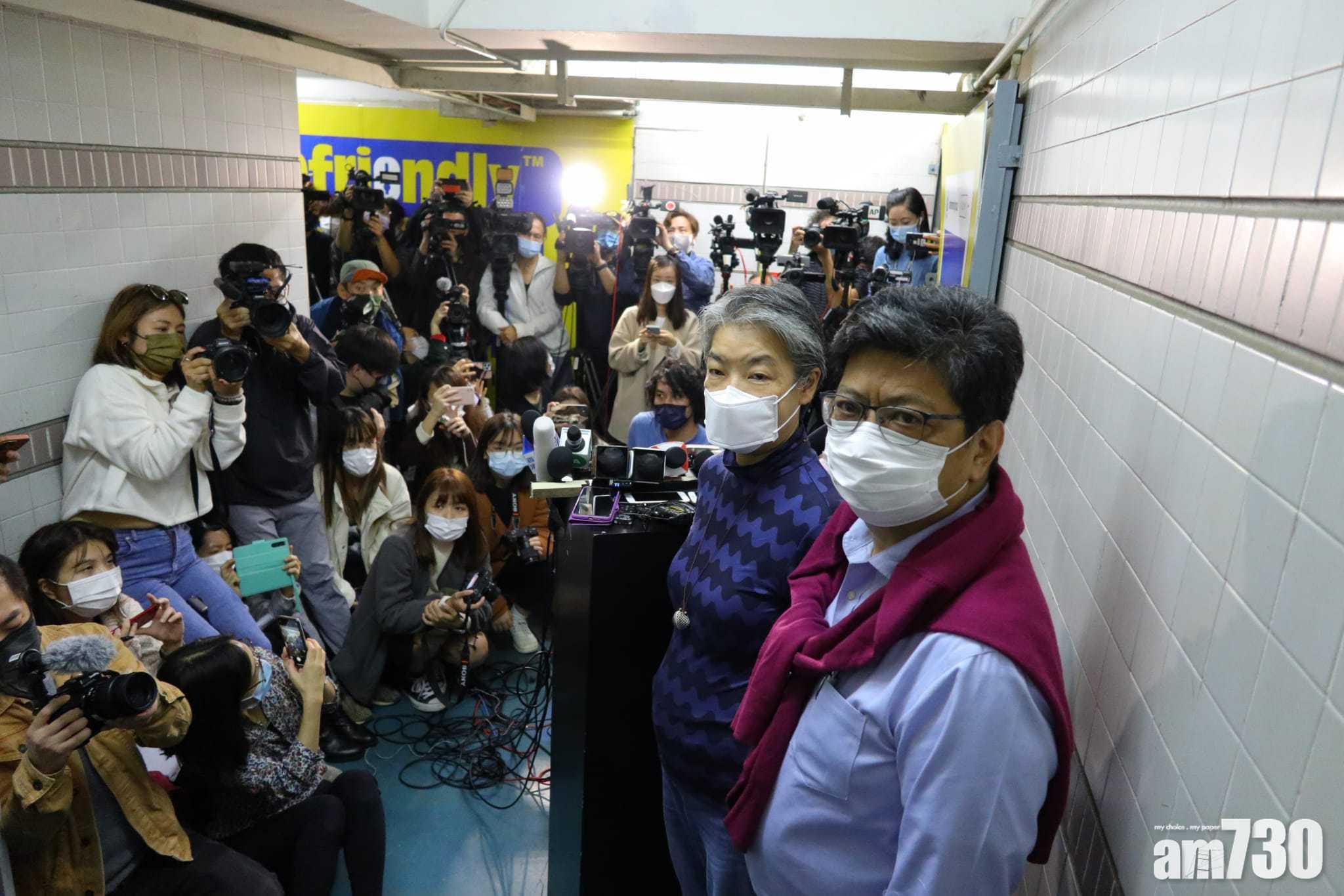 《眾新聞》高層楊健興和李月華見傳媒,表示停運是無可奈何的決定。(鍾式明攝)