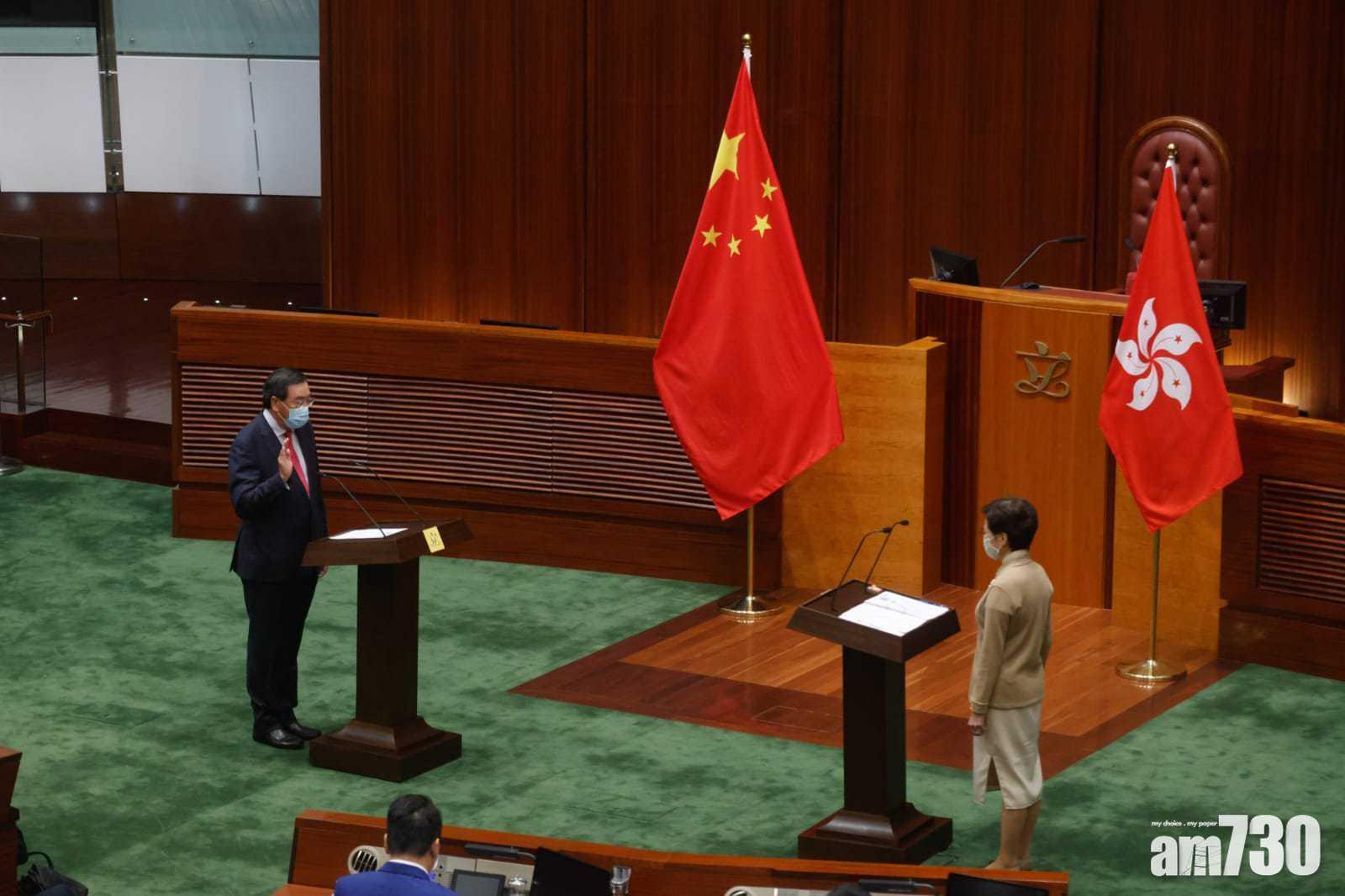 上屆主席梁君彥宣誓。(蘇文傑攝)