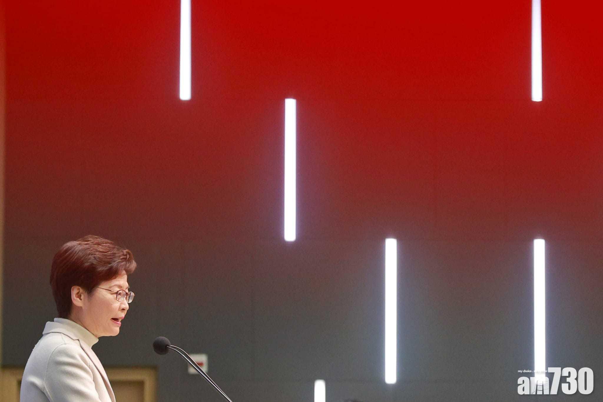 林鄭月娥指,近期兩間媒體停運是媒體自己決定,不可以與新聞自由掛鉤。(莊振邦攝)