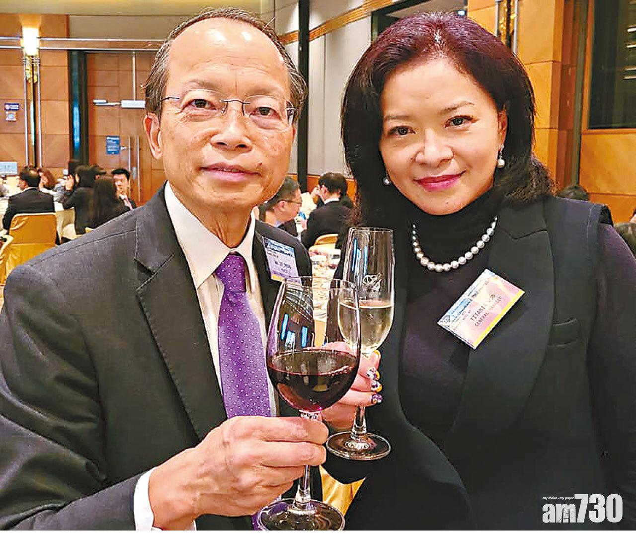 筆者(左)與管理專業協會總裁
胡志君(Titania Woo)。