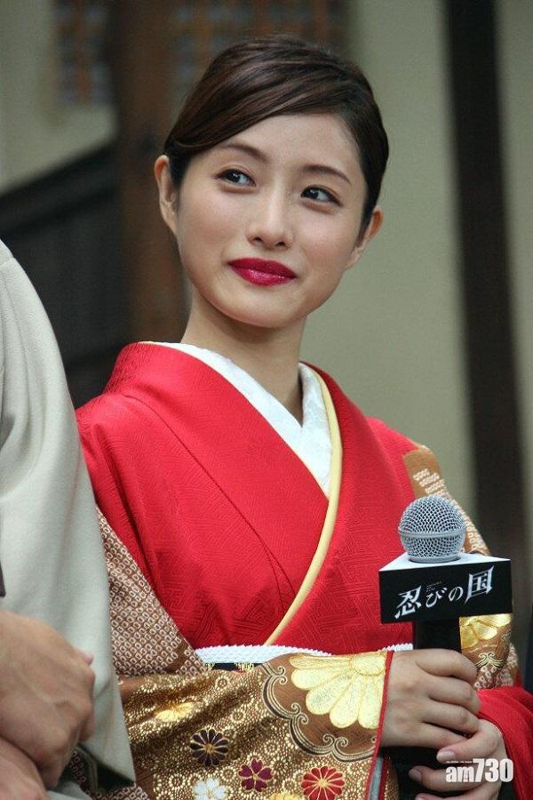 石原聰美是不少男士心目中的女神。