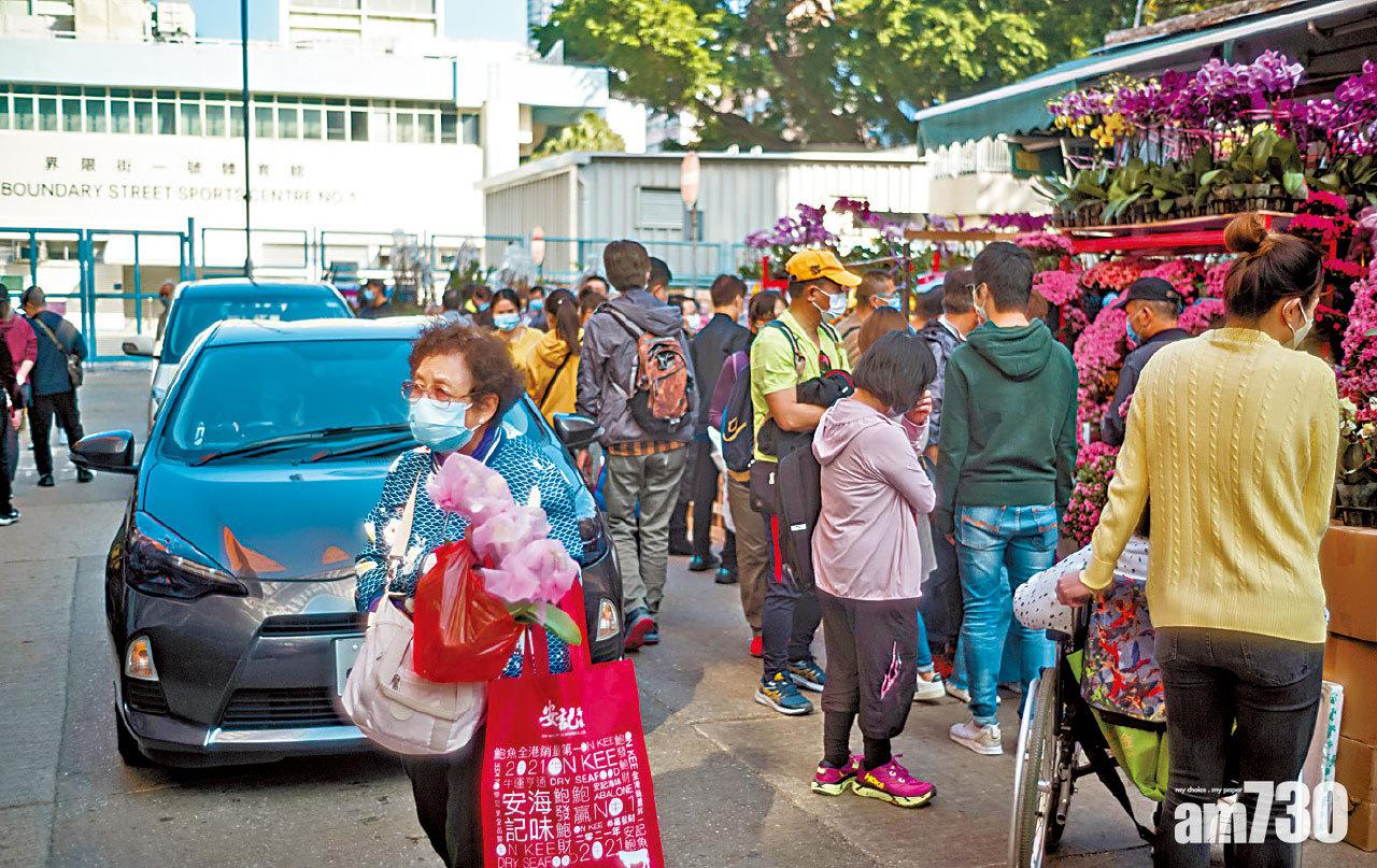 花墟不時出現人車爭路情況。(莊振邦攝)