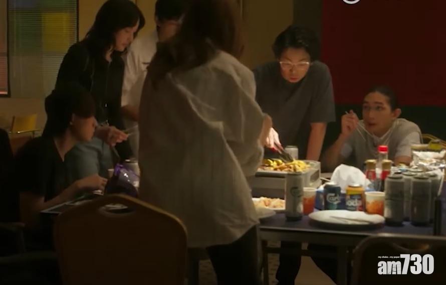 上周五的一集,上演齊人BBQ,非常抵死。