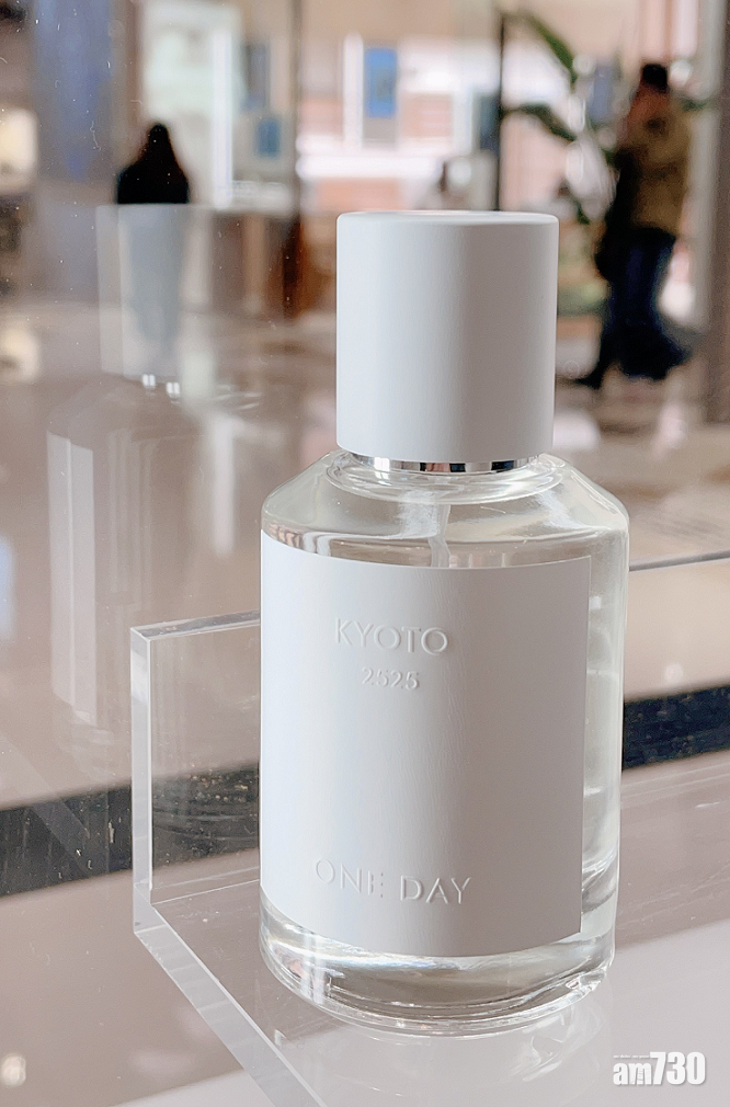 現場同時展示了ONE DAY的香水作品。