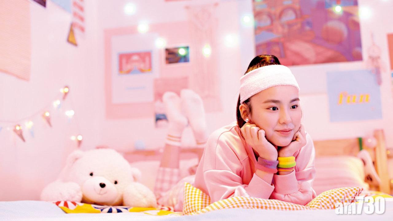 一改清純小妹妹形象的Chantel。