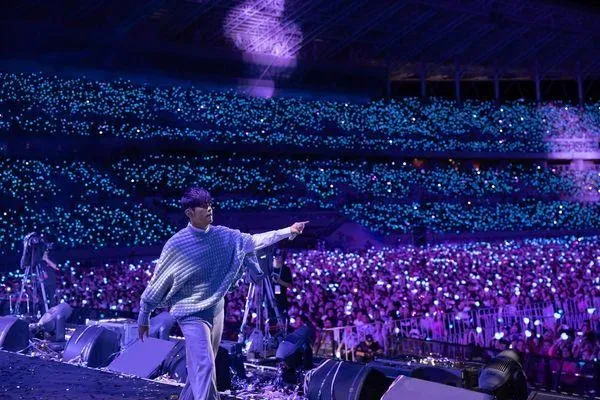 周杰倫內蒙古首開唱吸20萬粉相挺 方文山哼歌帶驚喜