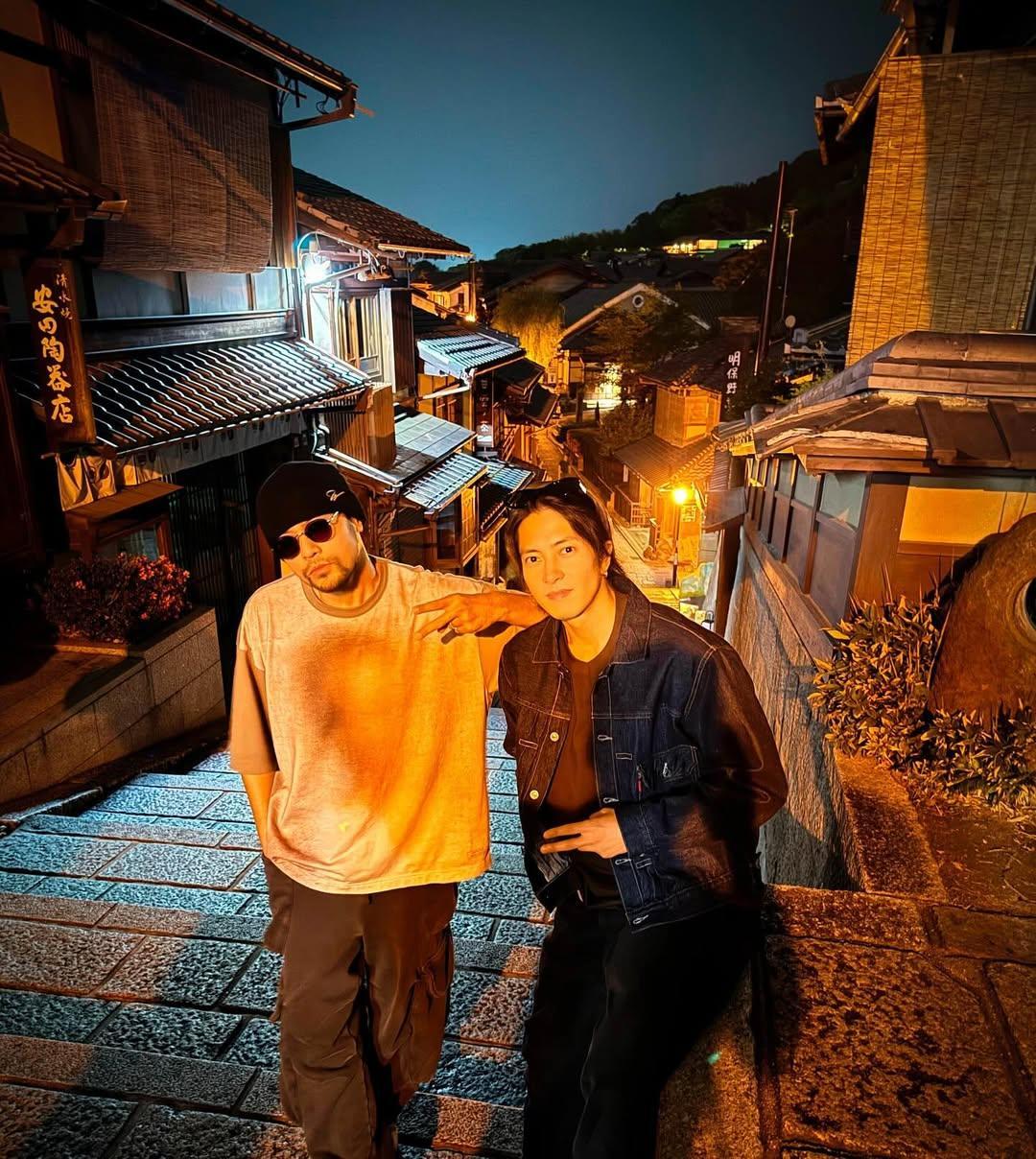 周杰倫2日(左)曬出與山下智久(右)在京都見面的合照。(圖/翻攝自周杰倫IG)