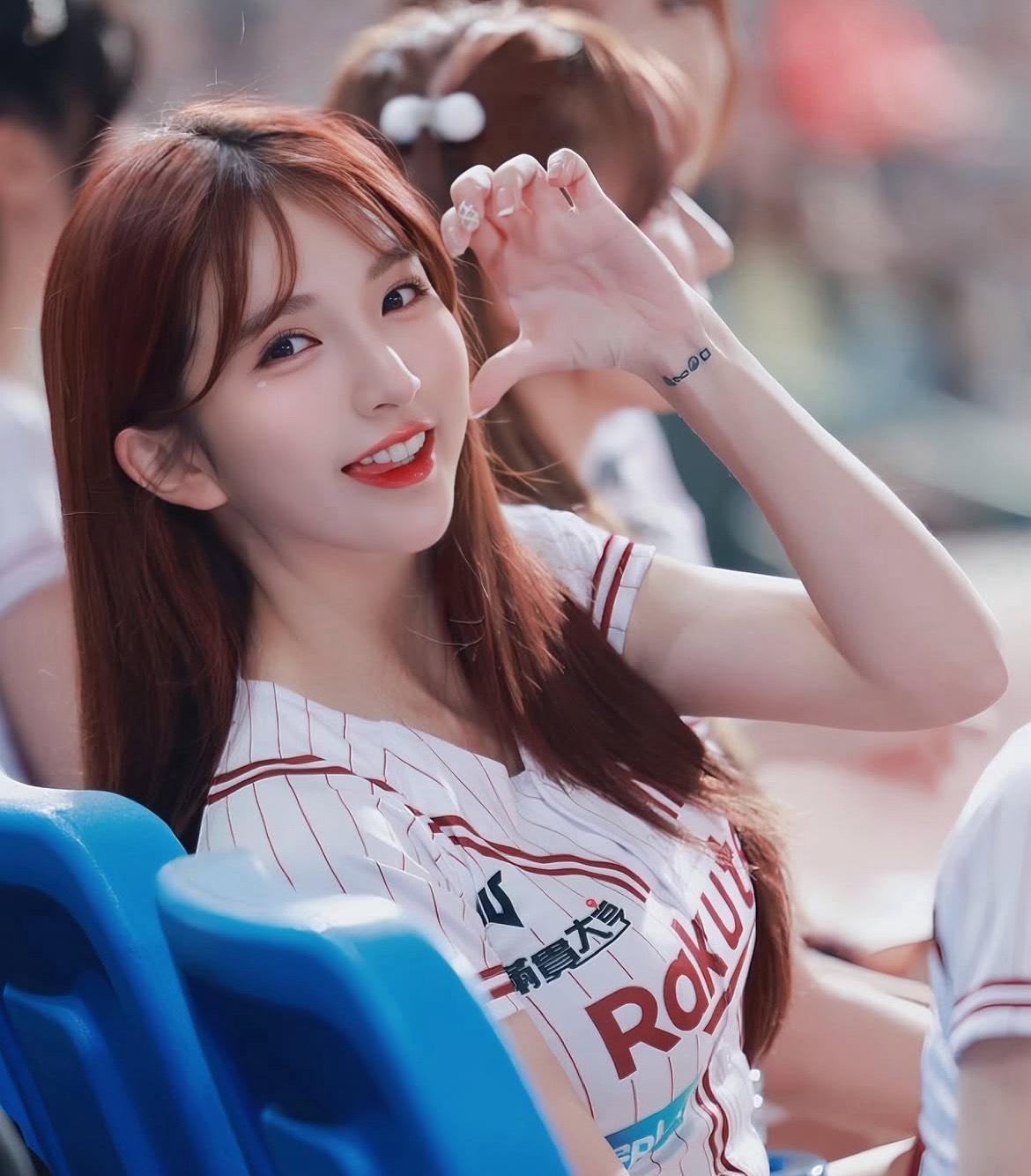 樂天女孩人氣成員Dora前段時間陷入富商二奶風波 。　（圖／翻攝 Dora IG）