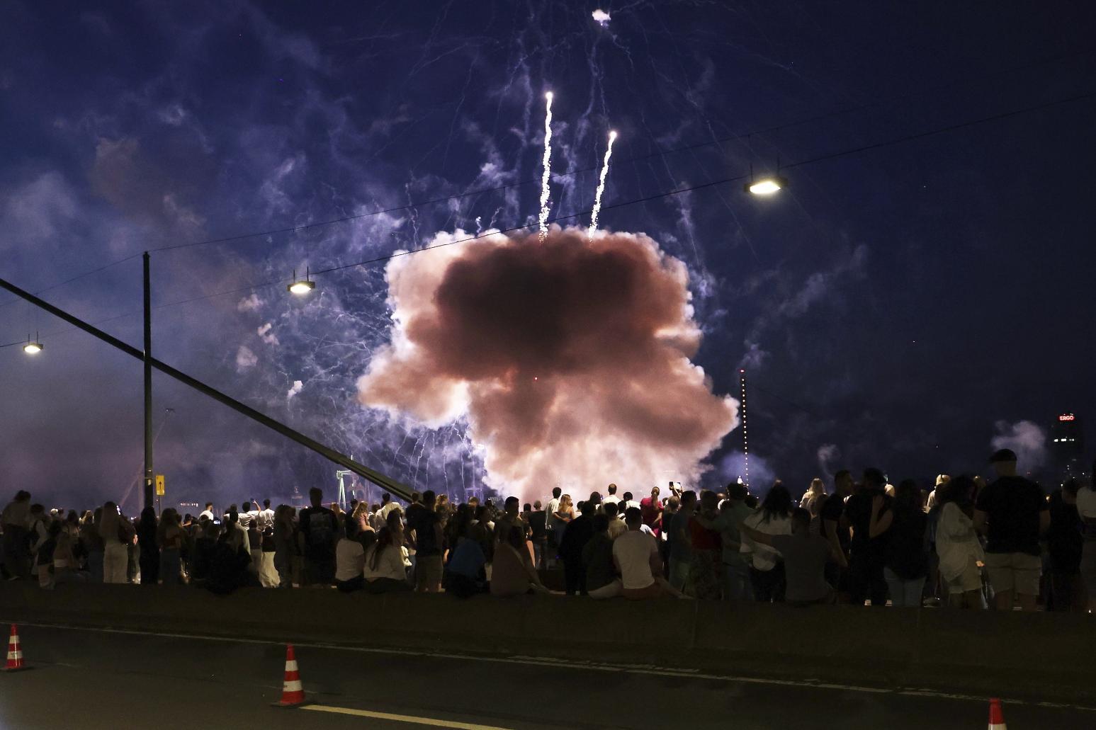 德國萊茵狂歡節意外 煙花在地面爆炸釀19傷。(美聯社)