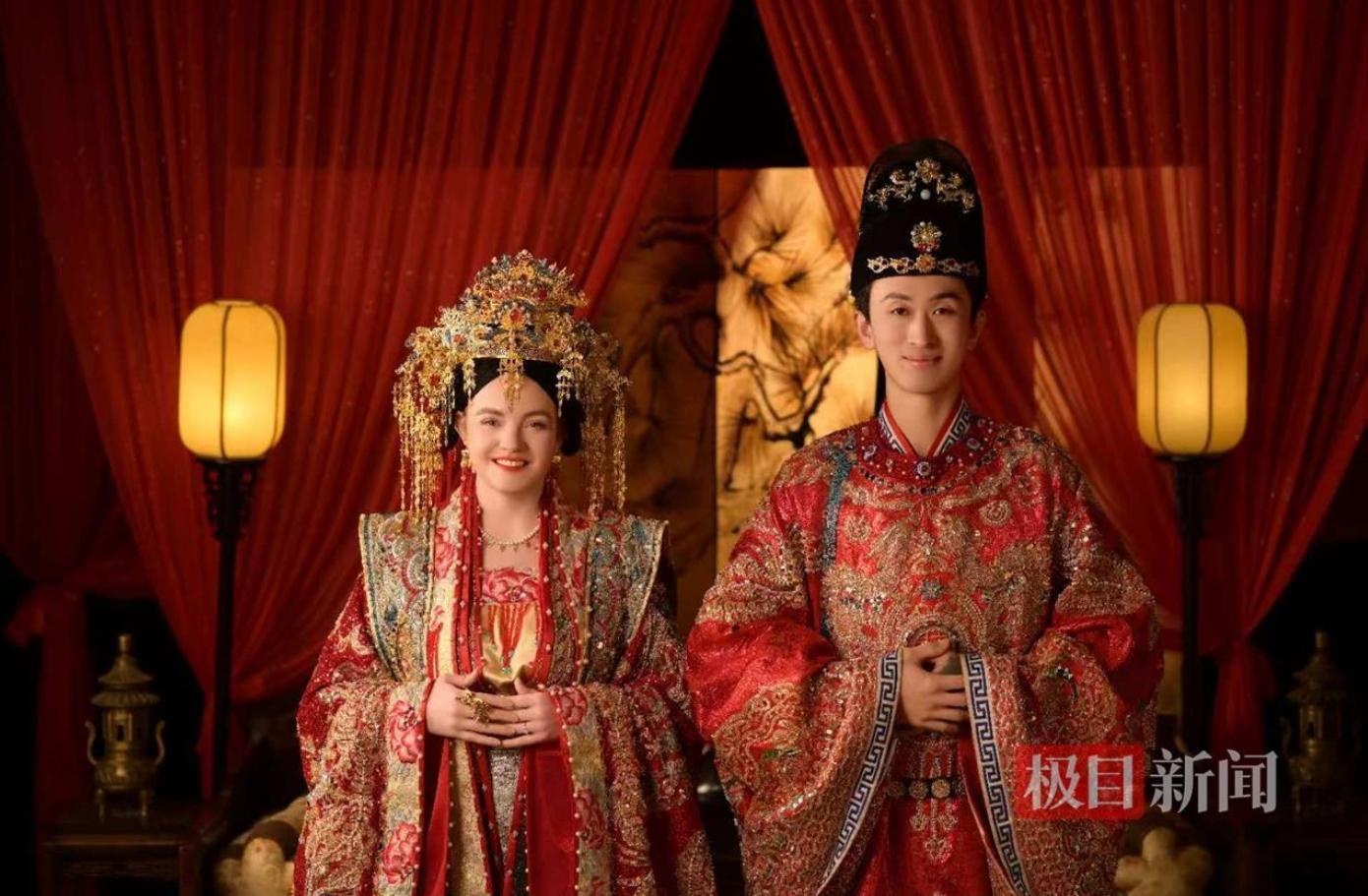 內地外賣員英文差只會講Hello I love you 成功與外籍女教師相戀兼結婚