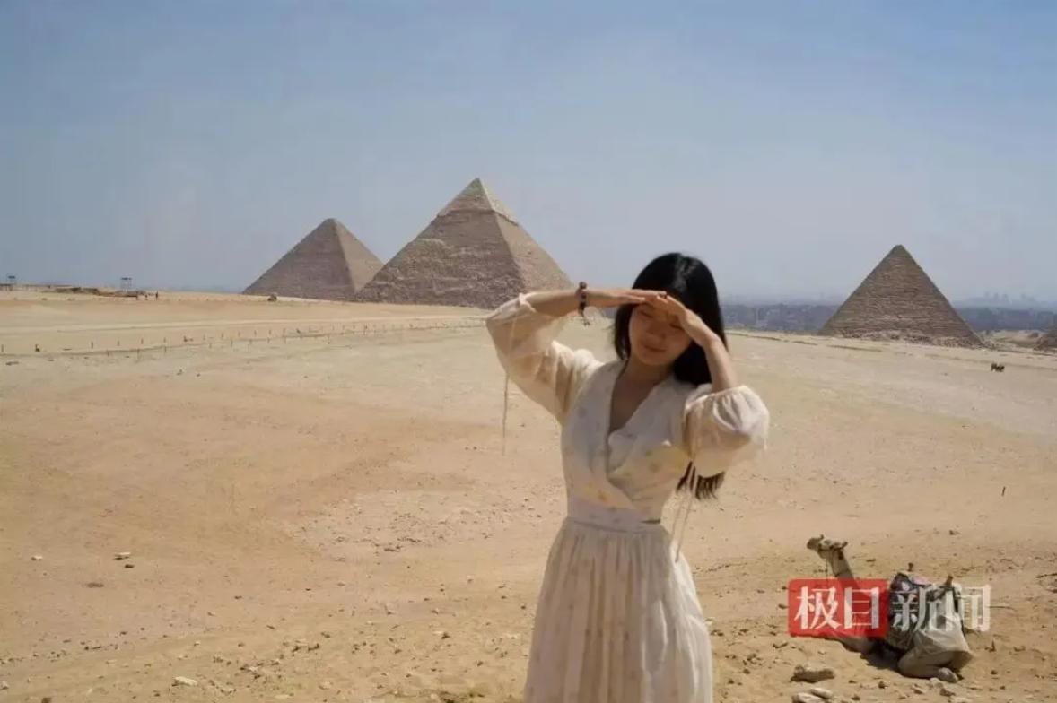 內地20歲女大生窮遊7國橫跨歐亞非35天,到訪過埃及金字塔。(《極目新聞》)