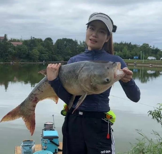 內地釣魚網紅袁小小