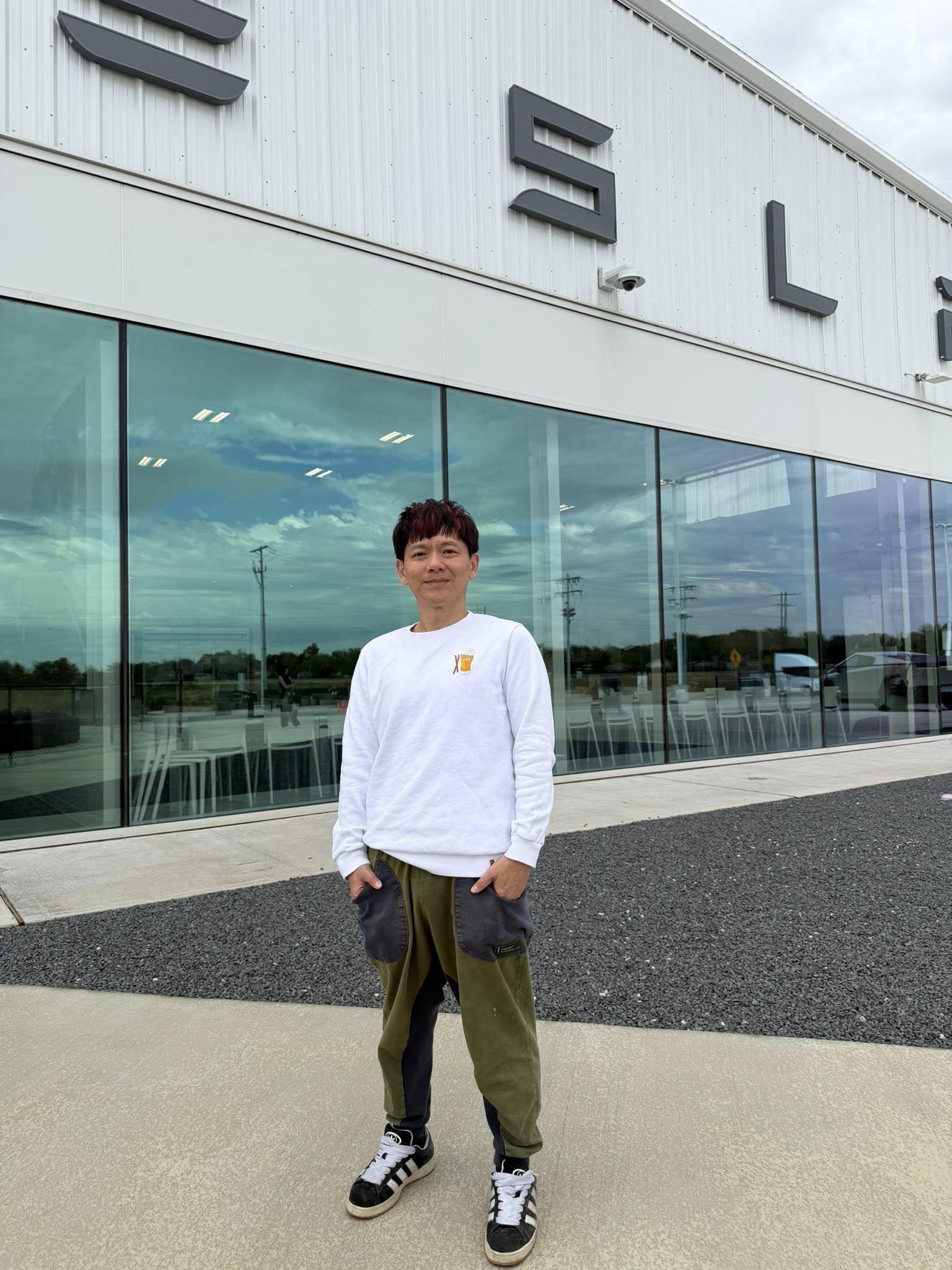 網紅「我是老爸,我不要當爸!」買機票疑遇到詐騙。