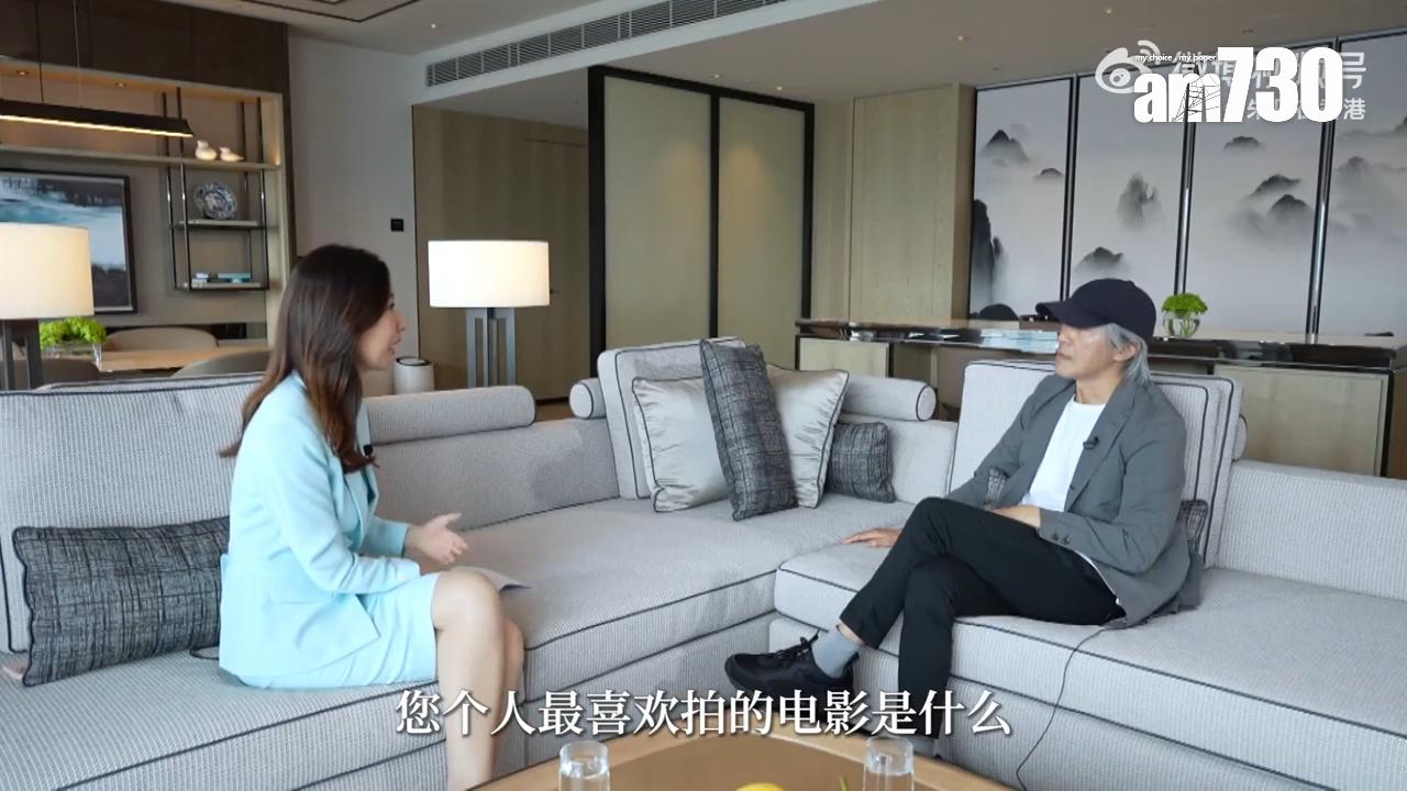星爺接受央視總台記者朱丹的專訪。