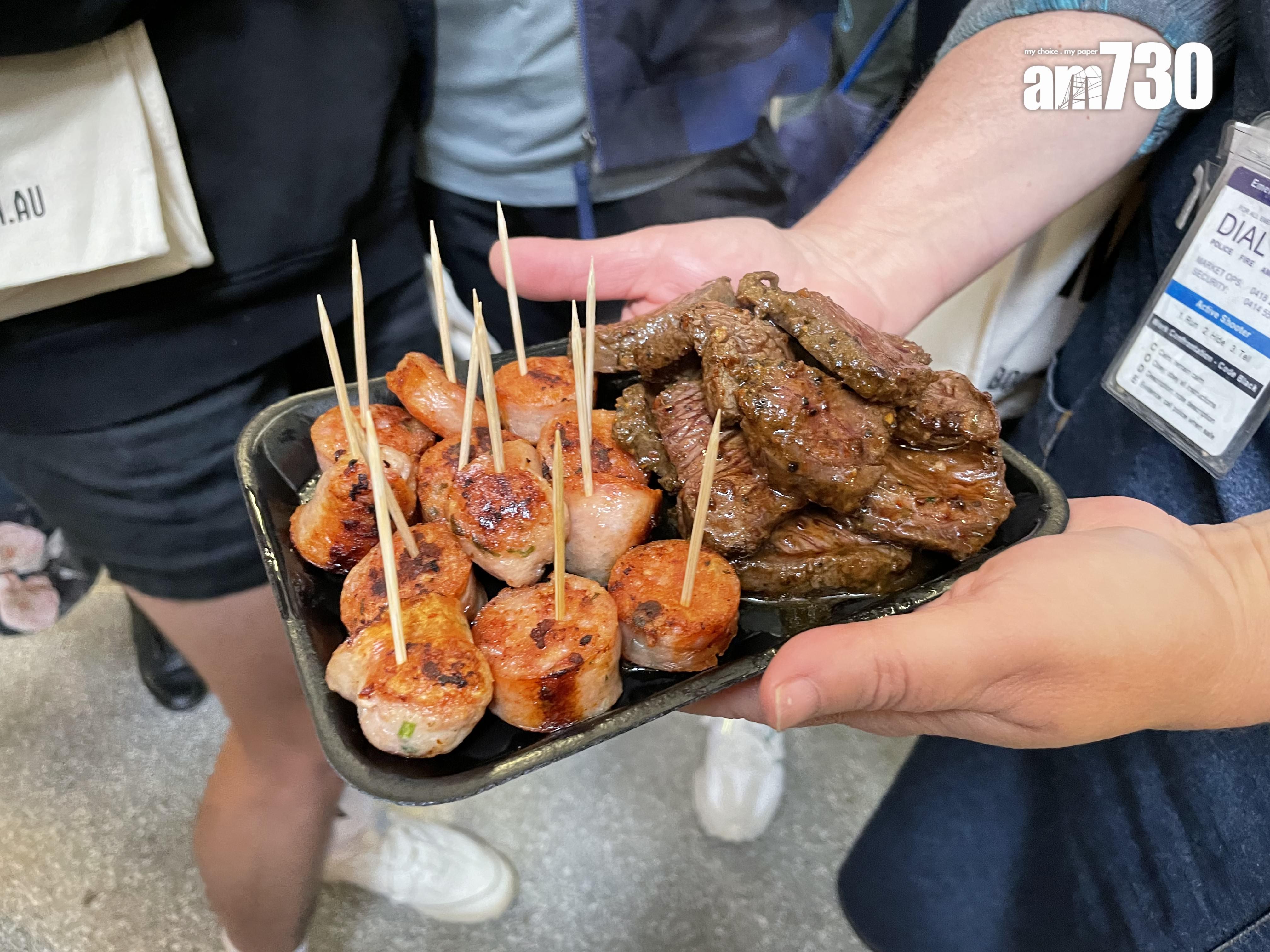 右邊為烤袋鼠柳,口感與牛肉相近。