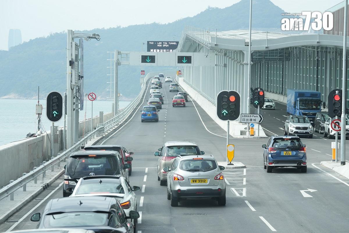 將藍隧道和將軍澳跨灣連接路12月11日通車,圖為環澳路近將藍公路入口。(陳奕釗攝)