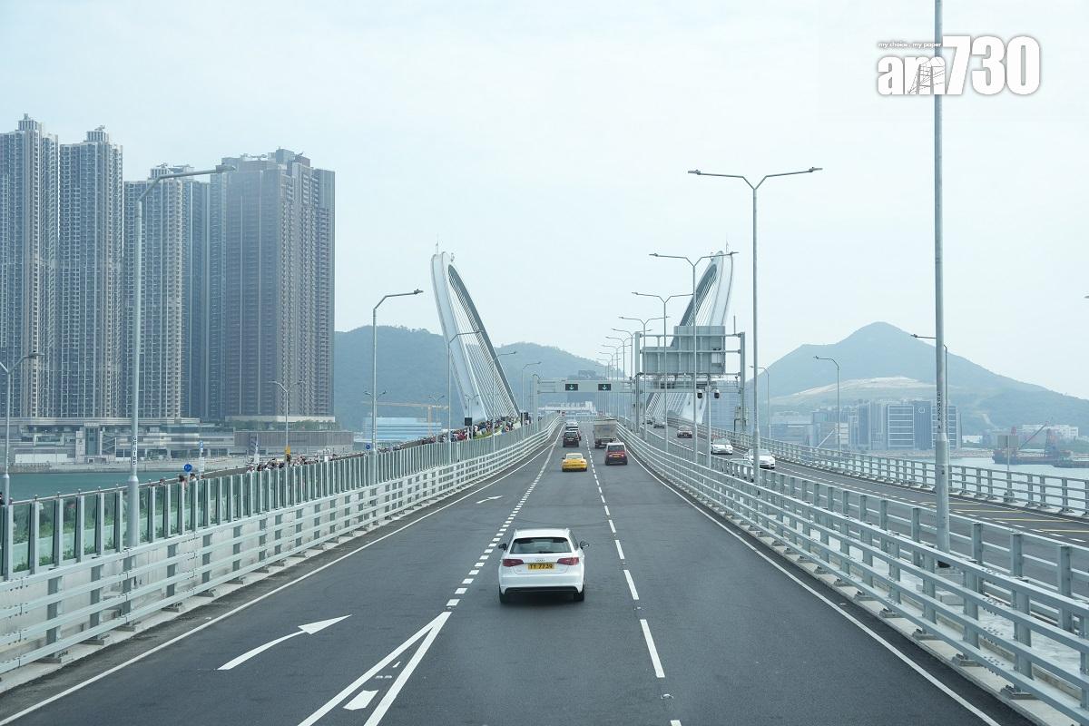 將藍隧道和將軍澳跨灣連接路12月11日通車,圖為將藍公路。(陳奕釗攝)