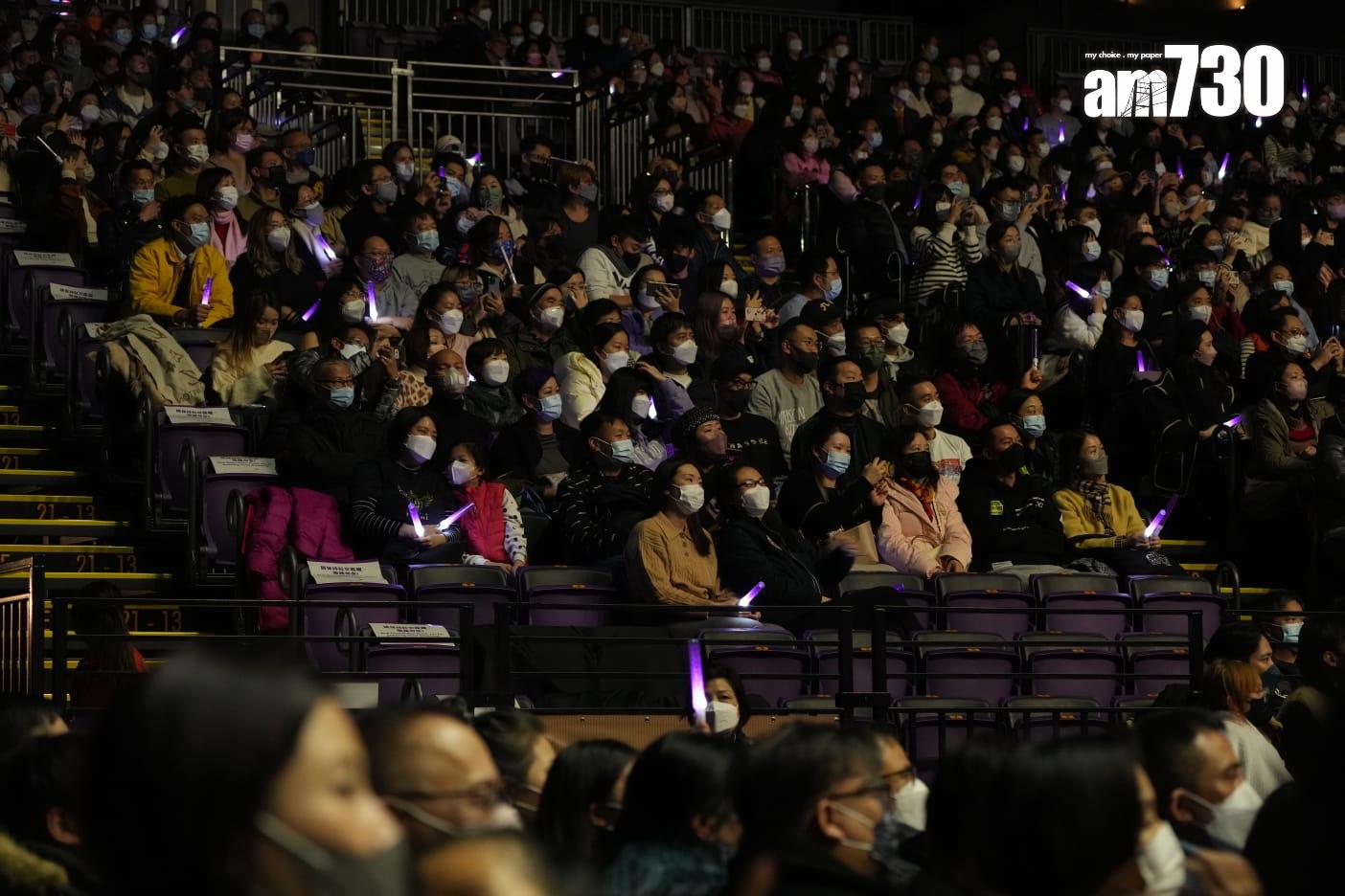 尾場入座率不俗,但仍見部份位置有空櫈。(陳奕釗攝)