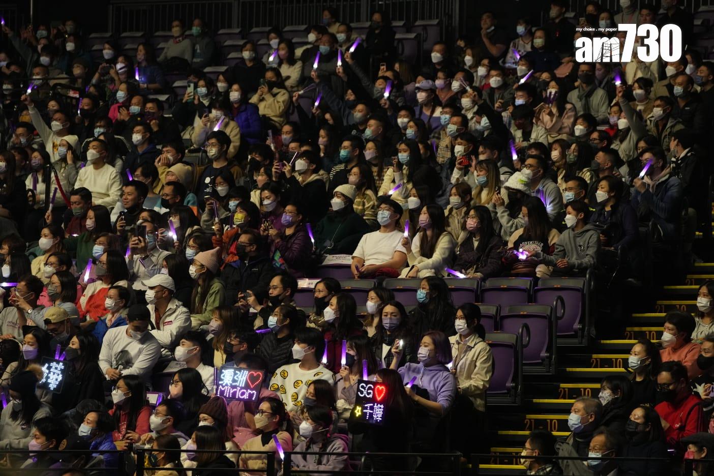 尾場入座率不俗,但仍見部份位置有空櫈。(陳奕釗攝)