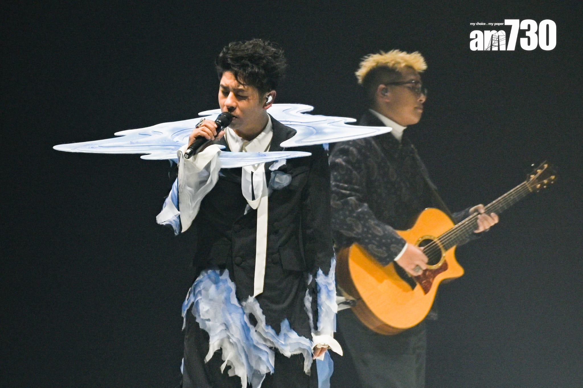 許廷鏗與吳林峰合唱《聆聽世界這分鐘》。(李睿哲攝)