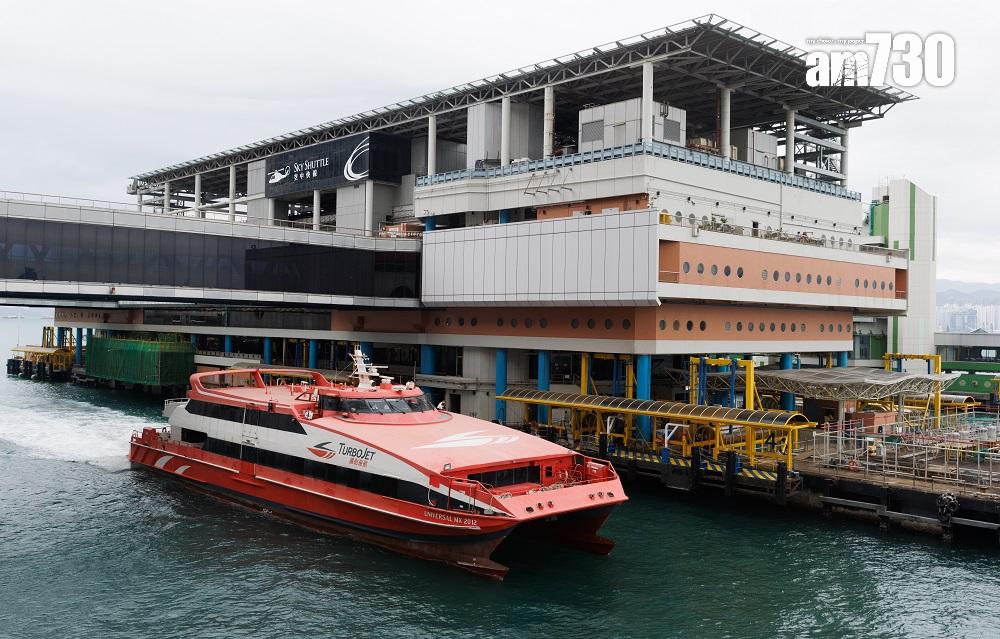 港澳復航首日,航班從上環港澳碼頭開出。 (蘇文傑攝)