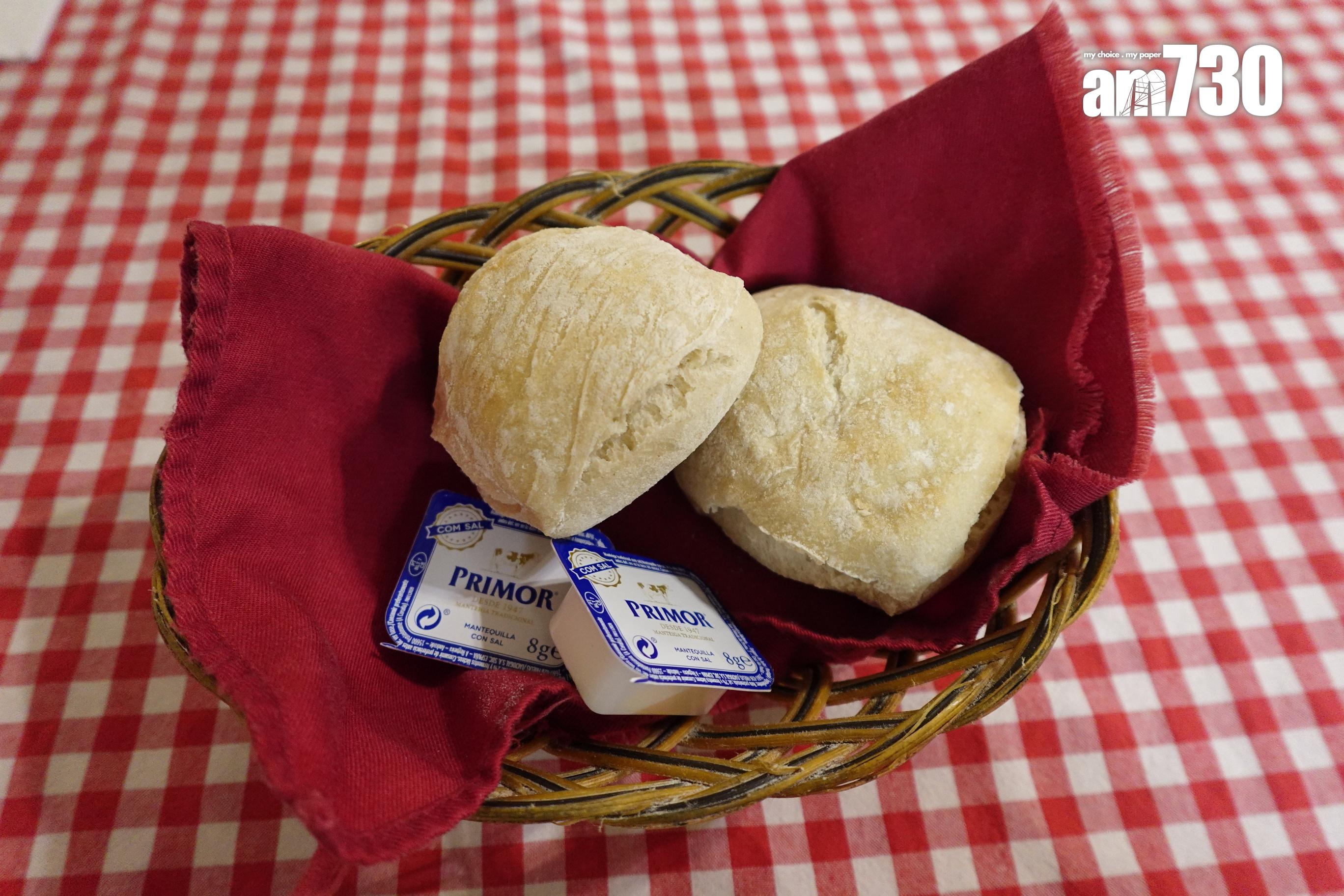 一點餐即送熱辣辣豬仔包。